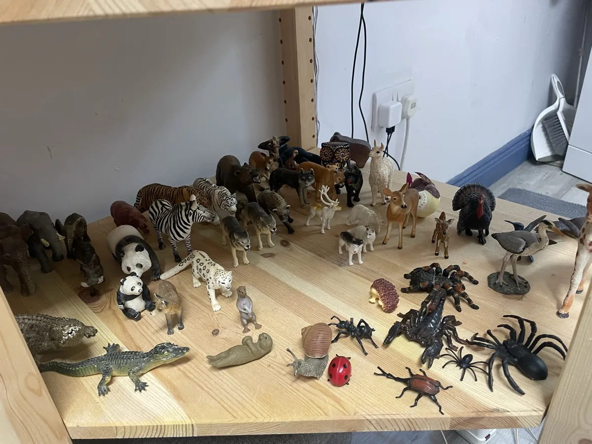 Play figures available in the therapy room