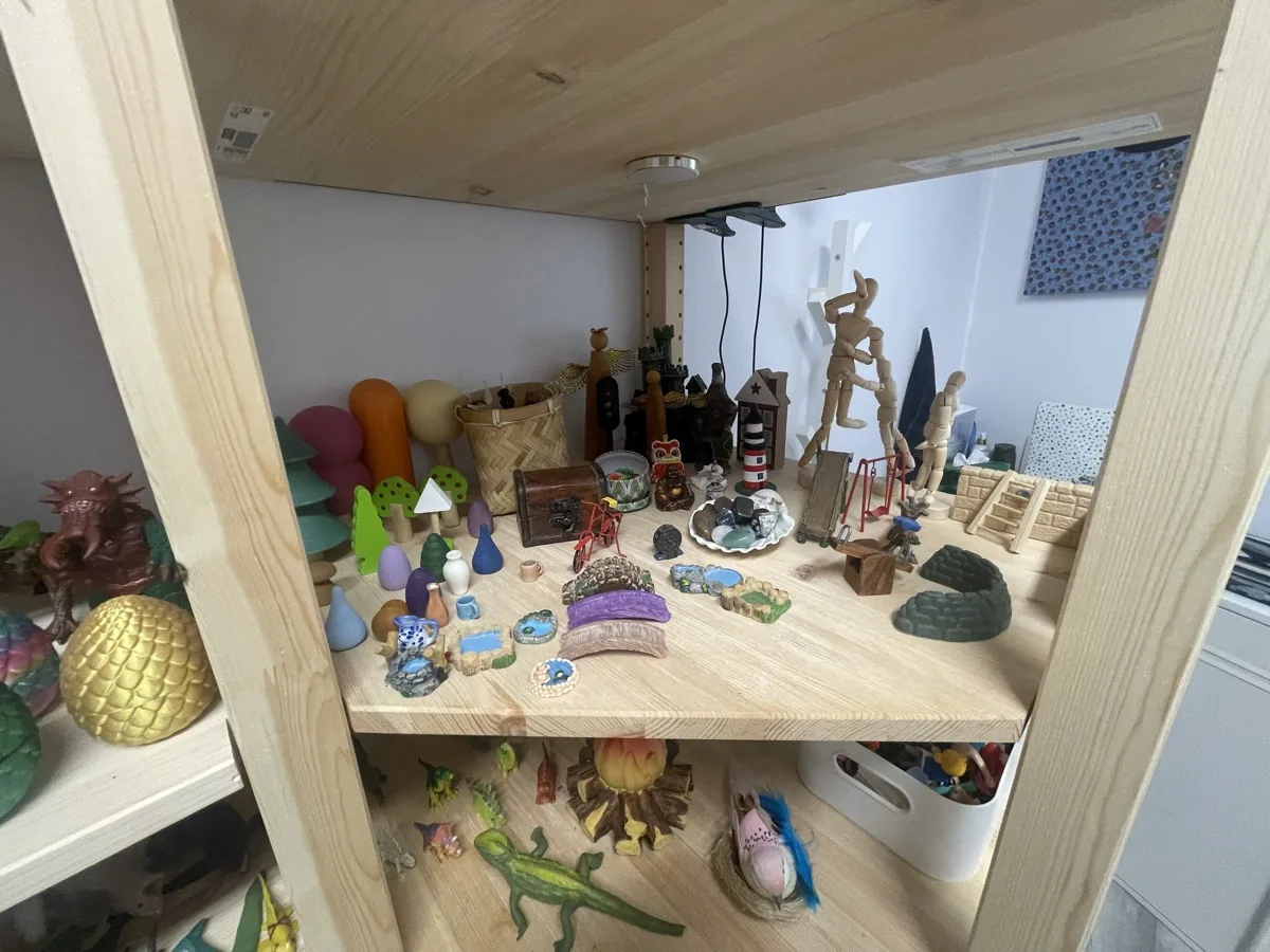 Small-world play materials in the therapy room