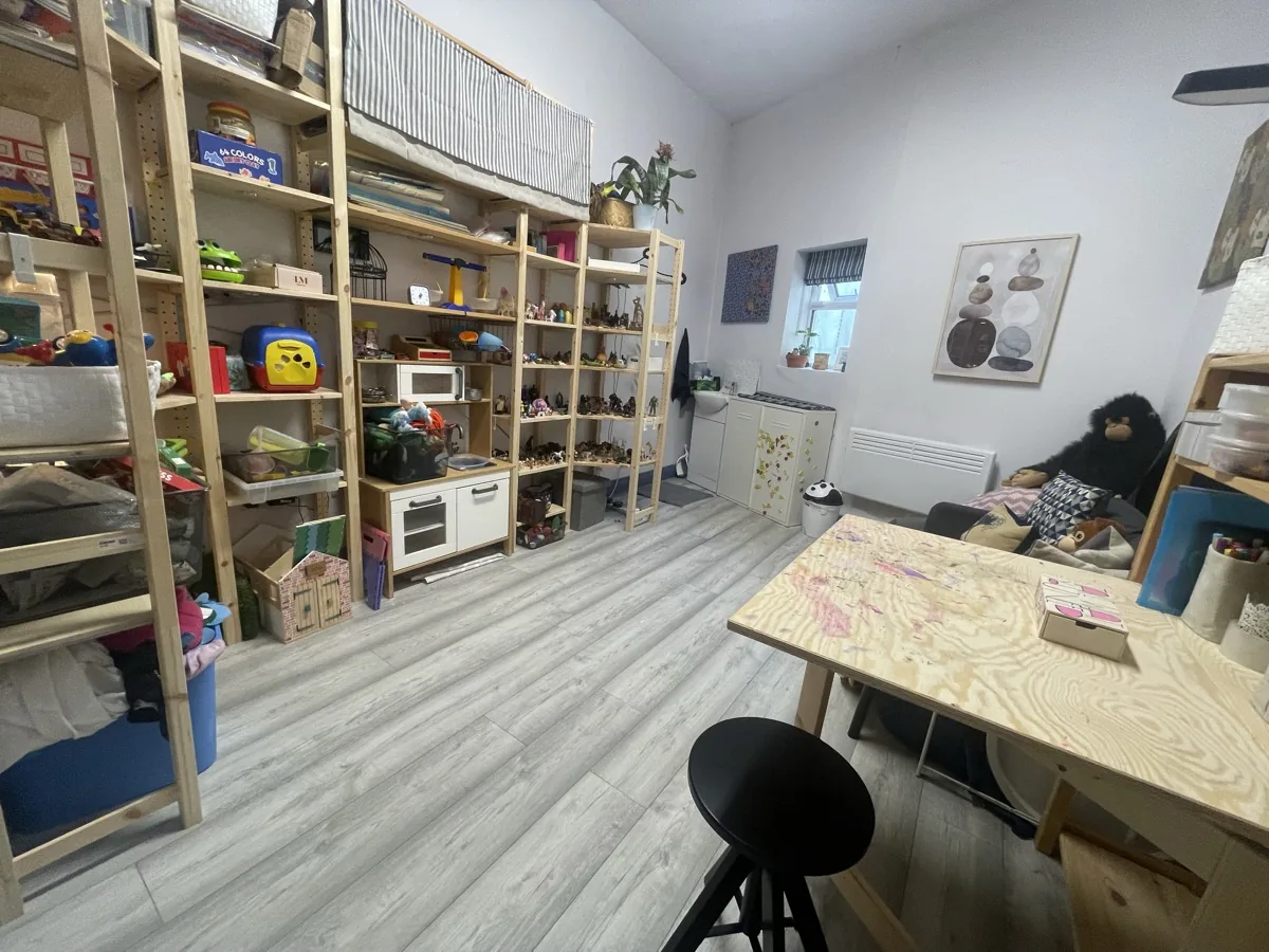 View across the therapy room and play shelves
